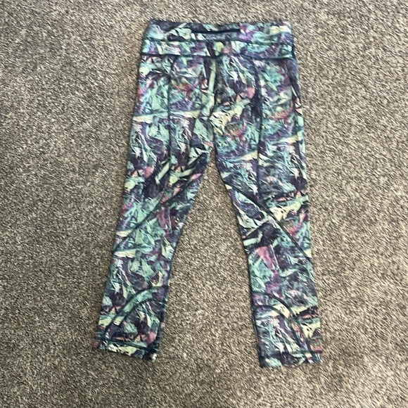 Lululemon Crop Leggings - Picture 2 of 7